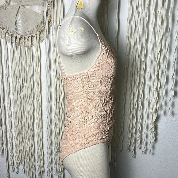 Nightcap NWT Peachy Nude Lace Bodysuit size 2/M - Picture 2 of 13